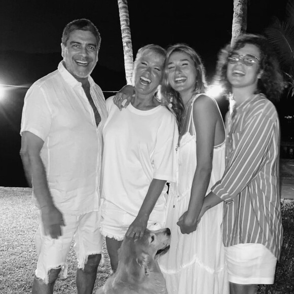 Sasha Meneghel, João Figueiredo, Xuxa e Junno Andrade já haviam surgido beijando seus pares em foto