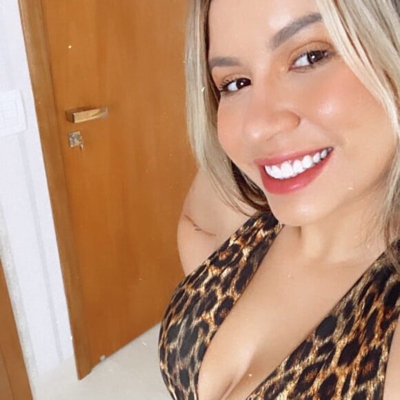 Marília Mendonça afirmou que ficou com pele sobrando na barriga após emagrecer