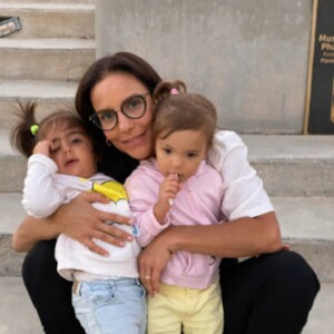 As gêmeas de Ivete Sangalo, Marina e Helena, têm 3 anos de idade