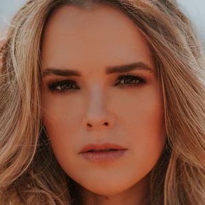 Thaeme Mariôto mostrou a evolução de sua barriga de gravidez