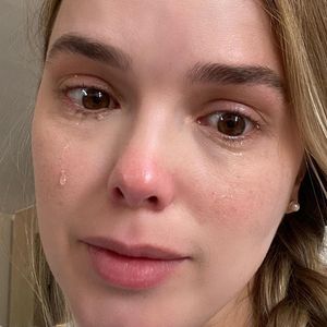 Thaeme assumiu que viu o primeiro cabelo branco em sua cabeça