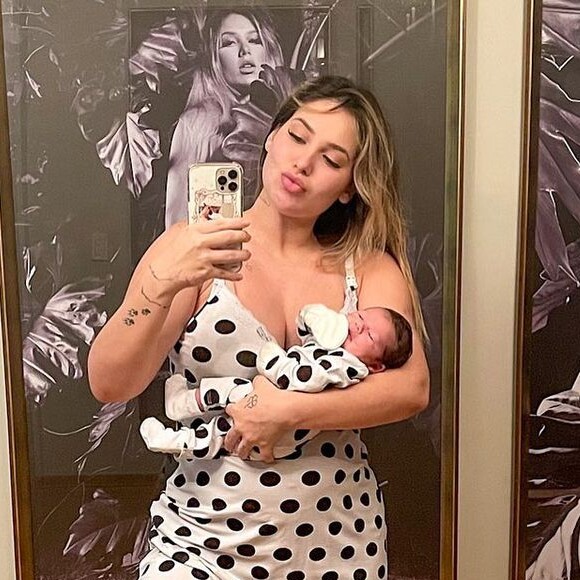Virgínia Fonseca respondeu a fã que às vezes sente dor na amamentação da filha, Maria Alice