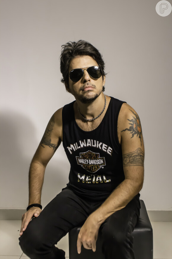 Marcus Menna lançou single 'Amor em Excesso' com Paula Fernandes
