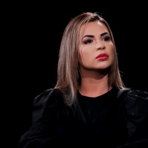 Viúva de MC Kevin vai ao túmulo do cantor no Dia dos Namorados