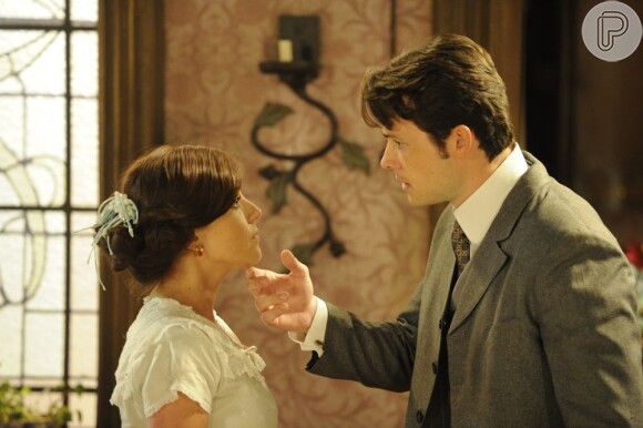 Sandra (Priscila Sol) e Teodoro (Daniel Dalcin) terminam casados e felizes, sem segredos, em 'Lado a Lado'