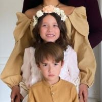 Simaria reúne marido e filhos em foto rara e expressão do caçula rouba a cena