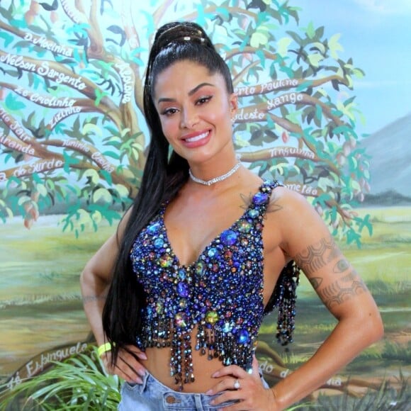 Aline Riscado questionou ao ver repercussão de elogio a Arthur: 'Não pode mais elogiar?'