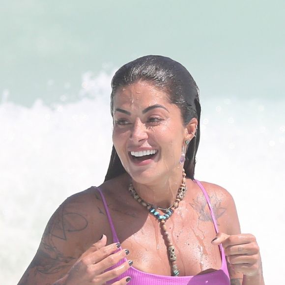 Ex-BBB Arthur se irrita com internauta que sugeriu que ele havia trocado Carla Diaz por Aline Riscado