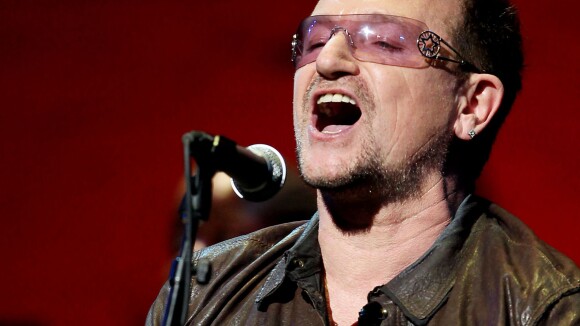 Bono Vox coloca 3 placas de metal e 18 parafusos após acidente de bicicleta