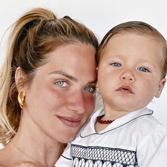 Giovanna Ewbank comenta sobre bebê Zyan, filho mais novo com Bruno Gagliasso: 'cheio de personalidade'