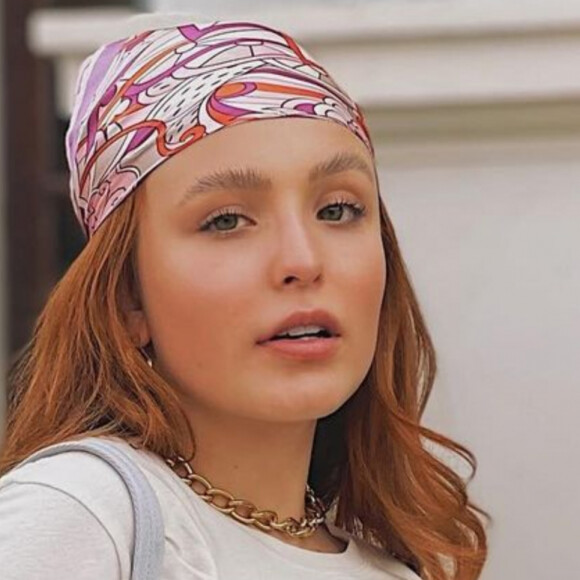 Larissa Manoela nega rumor de namoro com amiga: 'E se tivesse, não teria tabu'