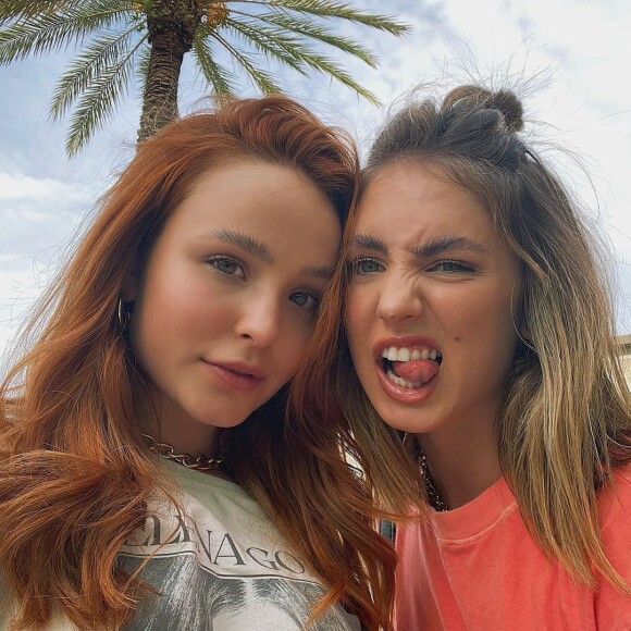 Larissa Manoela viajou para Disney com a amiga Bianca Palheiras