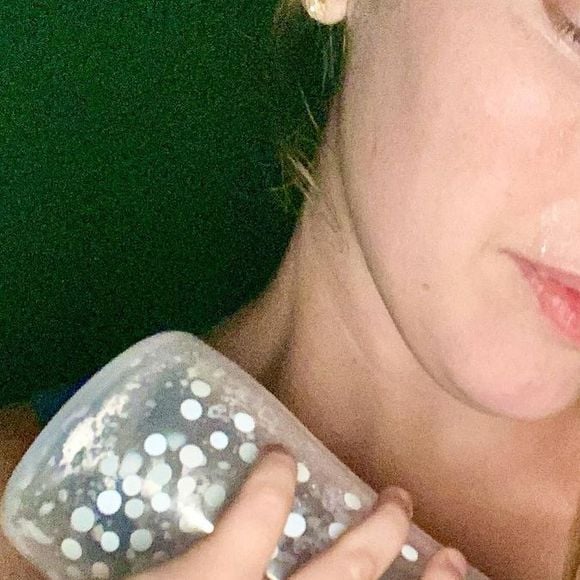 Thaeme explicou que Liz está muito resfriada e congestionada