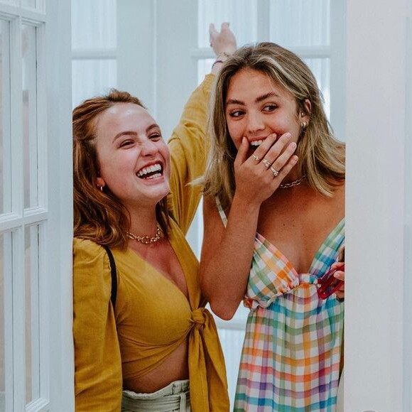 Larissa Manoela negou affair com a amiga Bianca Palheiras