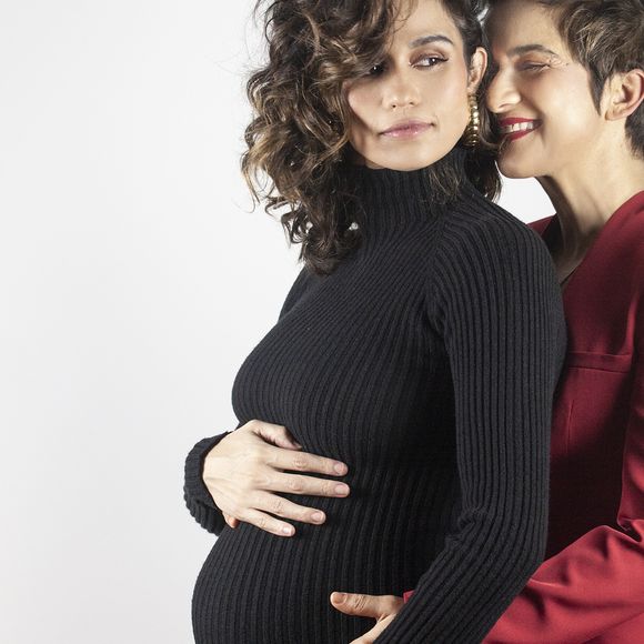 Nanda Costa e Lan Lanh serão mães de gêmeas bivitelinas