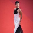 Bella Hadid chama atenção com looks no red carpet