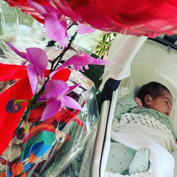 Mulher de Fábio Assunção compartilha foto rara de filha de dois meses sorrindo