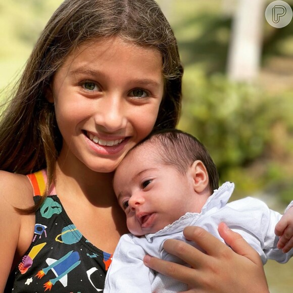 Ana Verena, mulher de Fábio Assunção, compartilha foto inédita da filha recém-nascida sorrindo e web reage