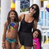 Samara Felippo cogita solução para tocar nas filhas com segurança: 'Estou pensando em fazer um abraço no plástico'