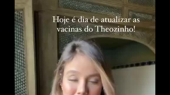 Biah Rodrigues levou o pequeno Theo para se vacinar em uma clínica em São Paulo