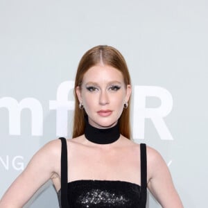 Marina Ruy Barbosa usou longo com recortes para amfAR, em Cannes