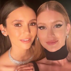 Marina Ruy Barbosa posou com Nina Dobrev, atriz que 'flagrou' a ruiva e seu namorado juntos em Cannes