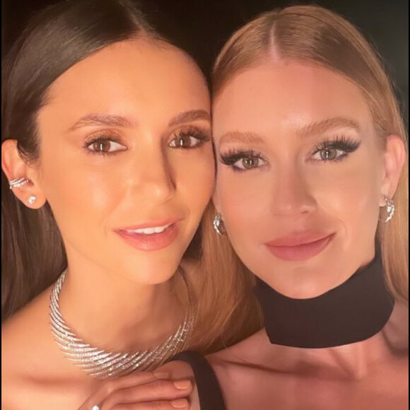 Marina Ruy Barbosa foi flagrafa com o namorado em uma silfie de Nina Dobrev