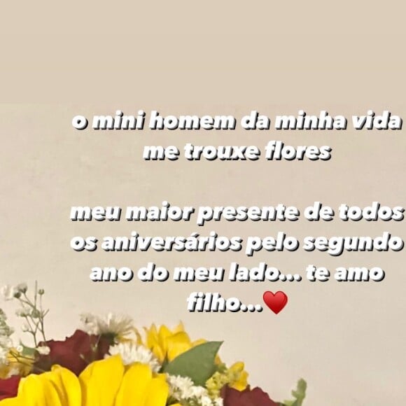 Marília Mendonça ganha buquê de flores do filho, Léo, em aniversário de 26 anos