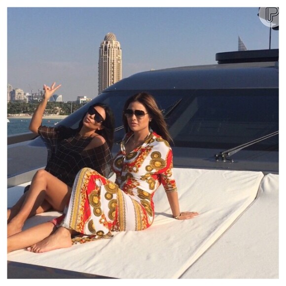Kim Kardashian curte o fim de semana ao lado das amigas em um dos hotéis mais luxuosos da cidade