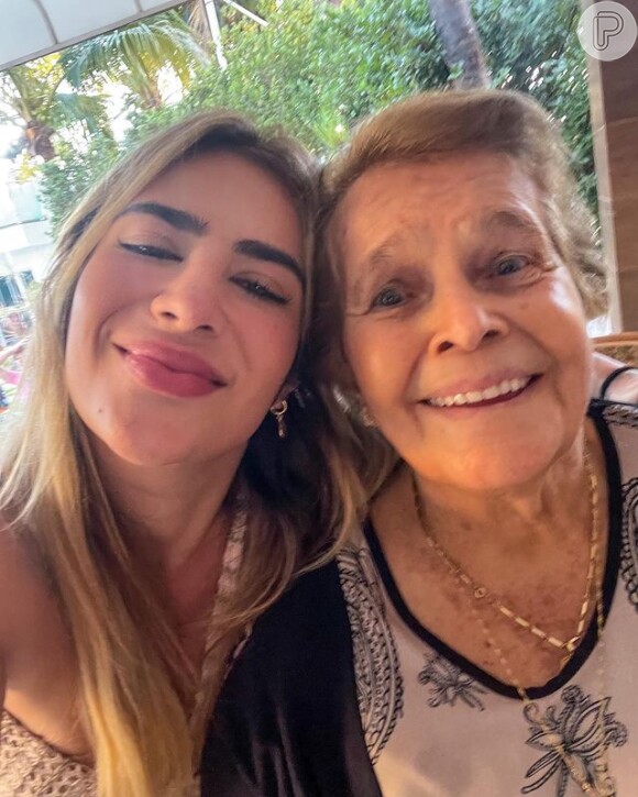 Mãe do cantor Leonardo, Carmem, esteve em seu aniversário de 58 anos ao lado dos netos e bisnetos