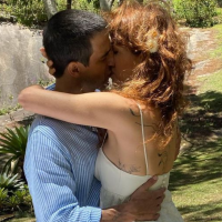 Poliana Abritta revela casamento no Instagram: '6 meses atrás... Do nosso jeito'. Foto!