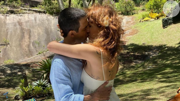 Foto do casamento de Poliana Abritta com Chico Walcacer é revelada no Instagram da jornalista