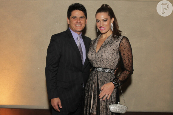 Famosos prestigiam o casamento do repórter Vesgo com Gabriela Baptista