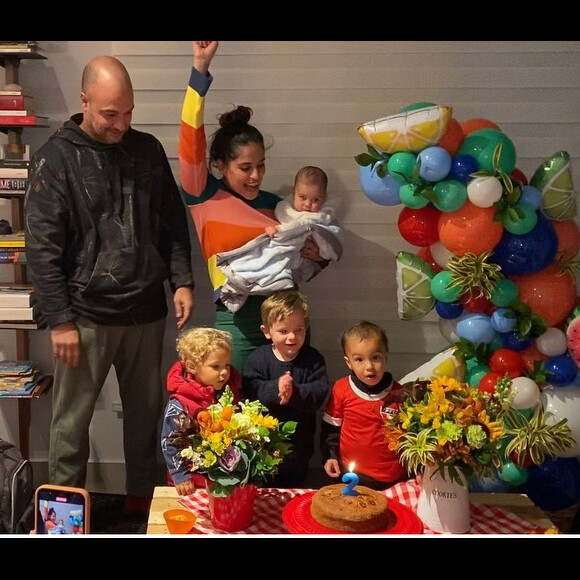 Camilla Camargo em foto da festa de aniversário dos 2 anos do filho, Joaquim