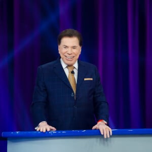 Silvio Santos volta à TV e vira meme na web por detalhe em aparência