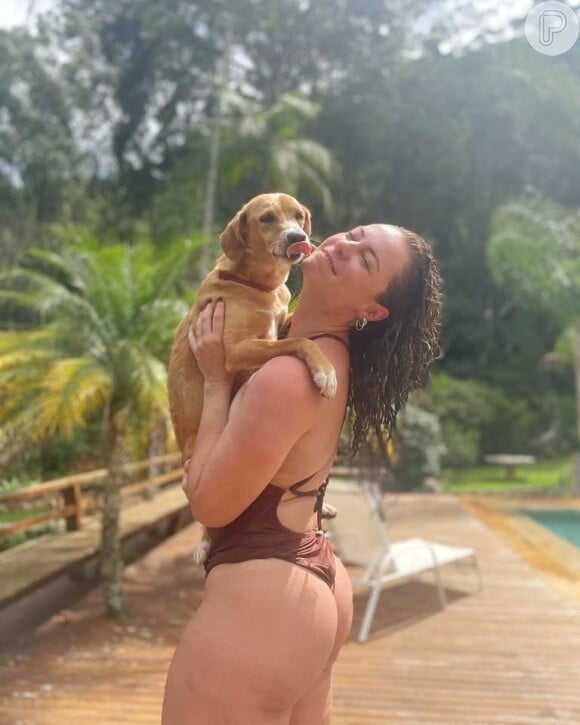 Paolla Oliveira posta fotos sem filtro nas redes sociais e estimula outras mulheres a se sentirem mais confortáveis com seus corpos