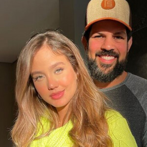 Sorocaba chega de helicóptero para encontrar Biah Rodrigues em Campos do Jordão