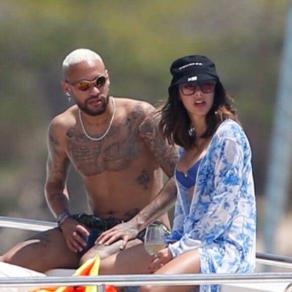 Neymar e Bruna Biancardi estão juntos em Ibiza, na Espanha