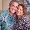 Foto postada no Facebook oficial do cantor com a seguinte legenda: 'Zé Ramalho e sua inseparável esposa Roberta Ramalho deixam o Hospital Samaritano após o sucesso da cirurgia cardíaca'