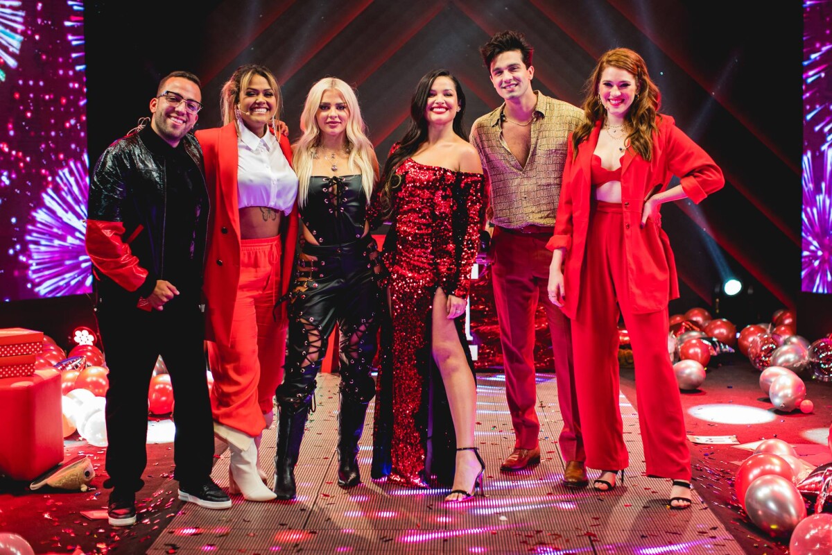 Foto: Juliette, Luan Santana, Luísa Sonza, Ana Clara, Lucas Rangel e Camila  Loures se reuniram em live de loja de departamentos - Purepeople