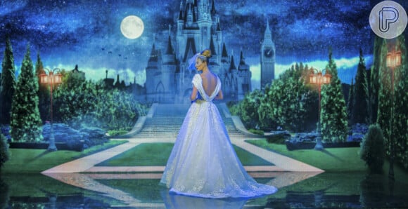 Foto do vestido de noiva inspirado na princesa Cinderela, da Disney