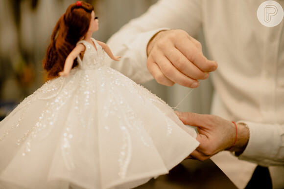 Foto: Vestido de noiva inspirado em Cinderela é quase uma réplica da  animação para a vida real. O azul e o brilho é o predominante e fica lindo.  - Purepeople