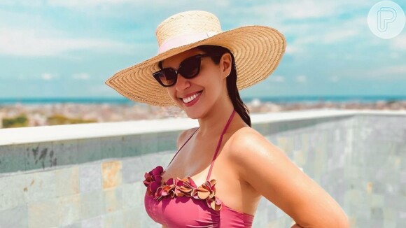 Vivian Amorim exibiu barriga de gravidez em foto de biquíni