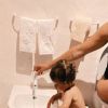 Giovanna Ewbank posta sequência inusitada de fotos com o filho no banheiro e web reage: 'Ser mãe'