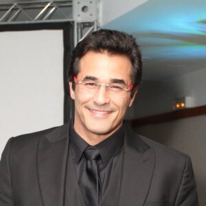 Luciano Szafir emagreceu 17kg e perdeu músculos durante a internação por Covid-19