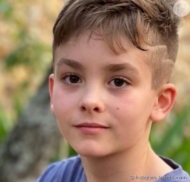 Filho de Ana Hickmann chamou atenção pela beleza em foto com o pet da família: 'Lindo'