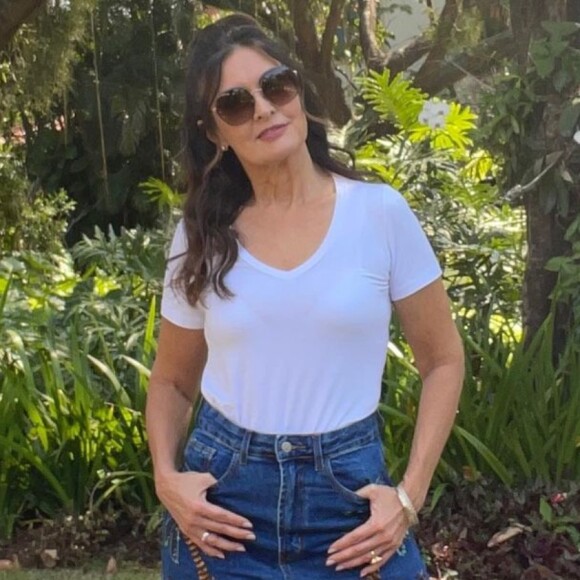 Fátima Bernardes usou calça da filha e fãs aprovaram resultado 