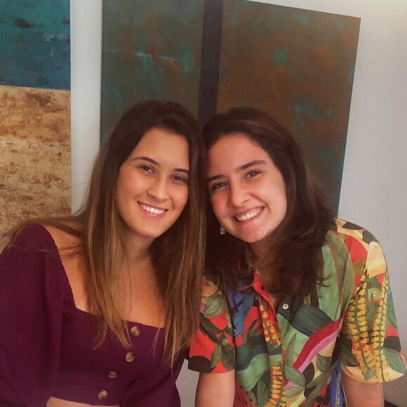 Beatriz e Laura completaram 23 anos em outubro de 2020. O irmão gêmeo, Vinícius Bonemer, está morando na França