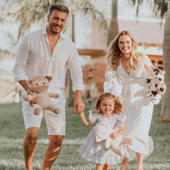 Internautas ficaram impressionados com a evolução da gravidez de Thaeme Mariôto