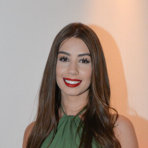 Maria Lina apostou em batom vermelho na maquiagem para evento na casa de socialite
